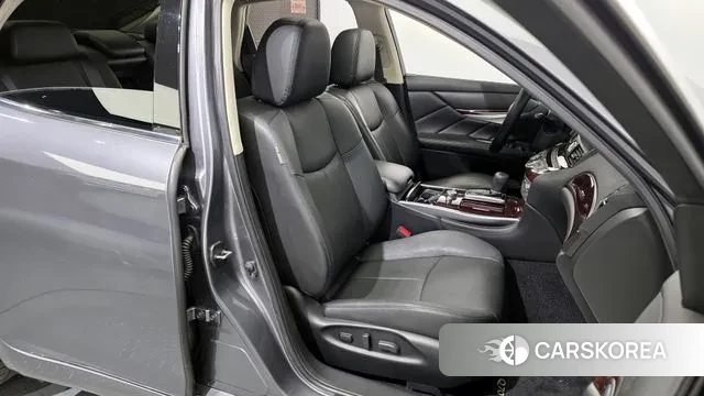 Infiniti Q70 2018 Серебристо-серый из Кореи, фото 3