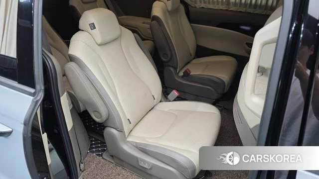 Kia Carnival 4th generation 2021 Светло-серебряный цвет из Кореи, фото 3