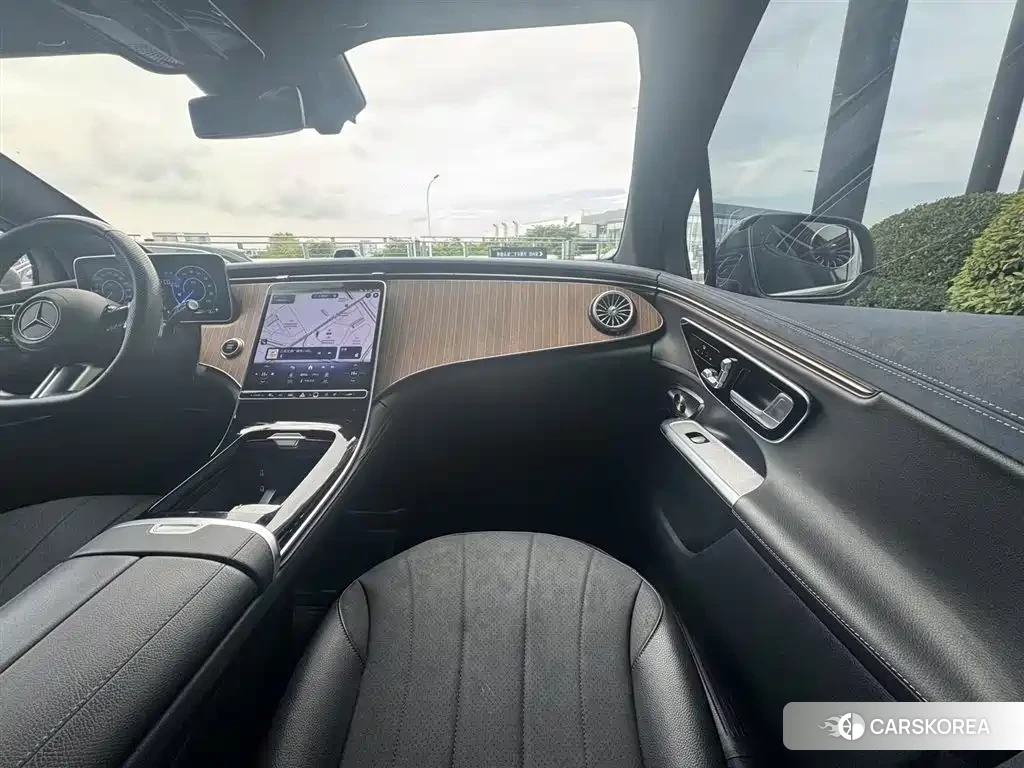 Mercedes-Benz EQE 2023 Champagne/brown из Китая, фото 3