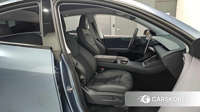 Tesla Model Y 2025 Небесно-голубой из Кореи, фото 3