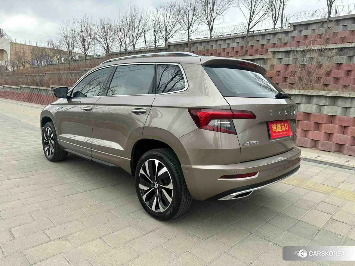 Skoda Karoq 2022 Коричневый из Китая, фото 3