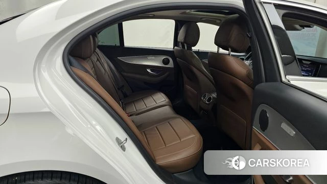 Mercedes-Benz E-Class W213 2018 Белый из Кореи, фото 3