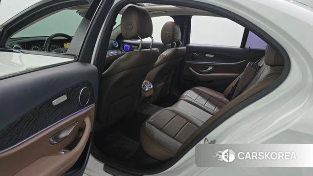 Mercedes-Benz E-Class W213 2018 Белый из Кореи, фото 3