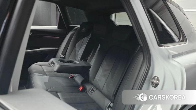 Audi Q4 e-Tron (F4) 2022 Белый из Кореи, фото 3