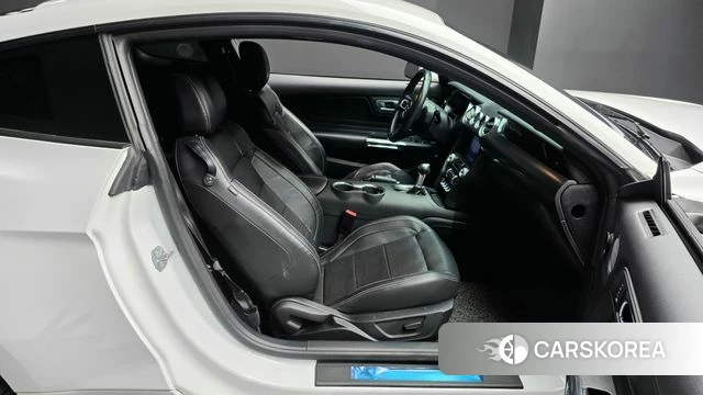 Ford Mustang 2022 Белый из Кореи, фото 3