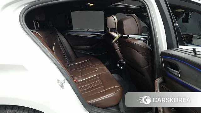 BMW 5 Series (G30) 2019 Белый из Кореи, фото 3