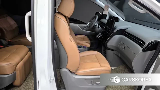 Hyundai Staria 2023 Белый из Кореи, фото 3