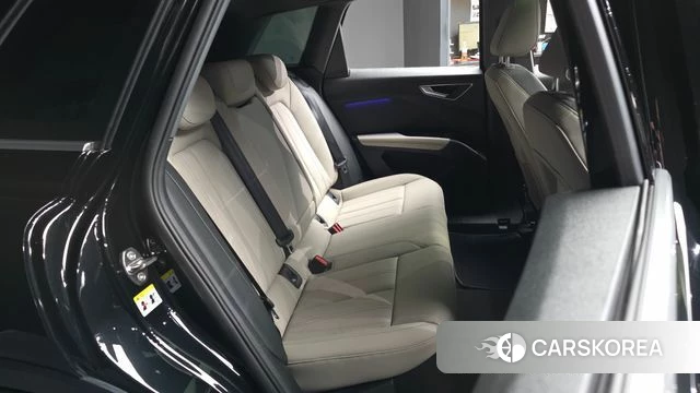 Audi Q4 e-Tron (F4) 2026 Черный из Кореи, фото 3