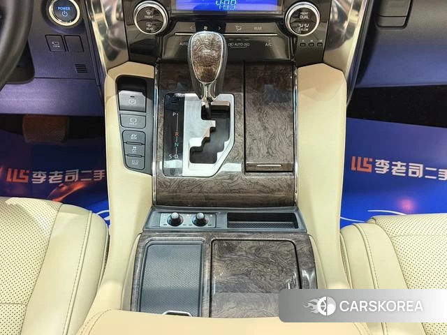 Toyota Alphard 2022 Белый из Китая, фото 3