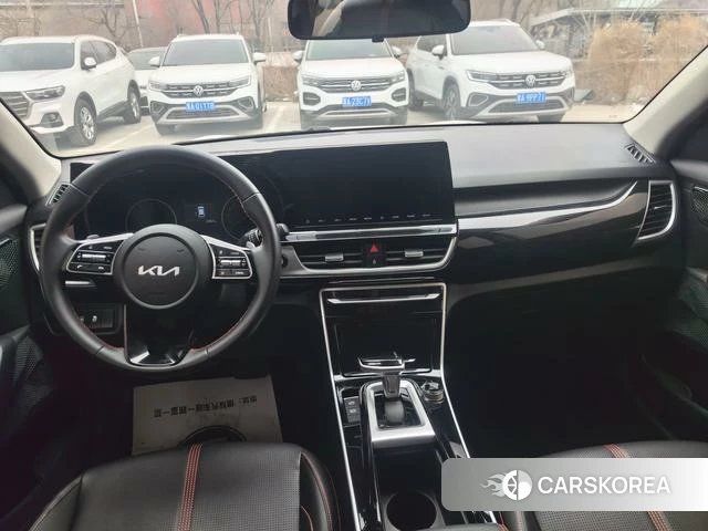 Kia KX3 2023 Белый из Китая, фото 3
