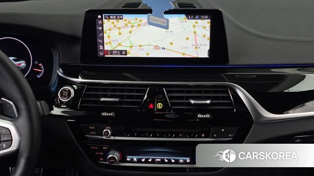 BMW 5 Series (G30) 2019 Серебристо-серый из Кореи, фото 3