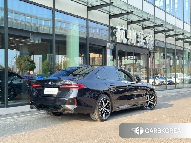 BMW 5 series 2026 Черный из Китая, фото 3