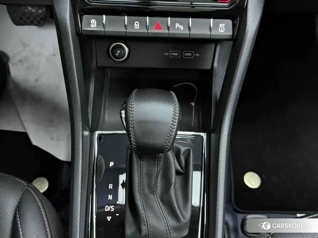 Skoda Karoq 2023 Белый из Китая, фото 3