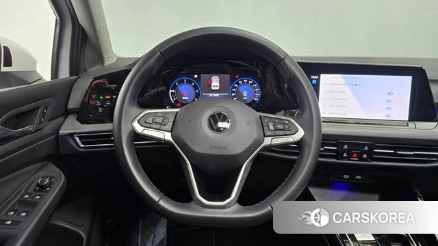 Volkswagen Golf 8th Generation 2023 Белый из Кореи, фото 3