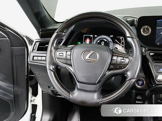 Lexus ES300h 7th generation 2021 Белый из Кореи, фото 3