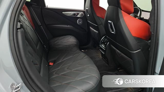 BMW XM (G09) 2024 Серебристо-серый из Кореи, фото 3