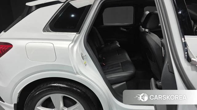 Audi Q4 e-Tron (F4) 2022 Белый из Кореи, фото 3