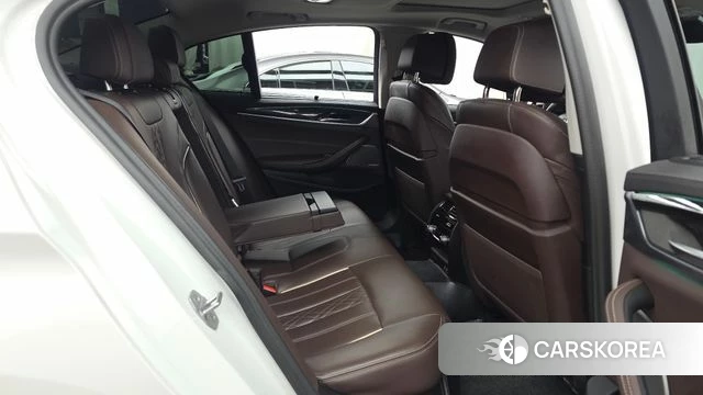BMW 5 Series (G30) 2022 Белый из Кореи, фото 3