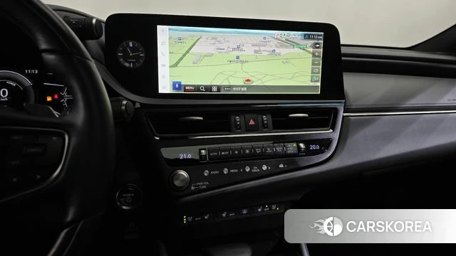 Lexus ES300h 7th generation 2023 Белый из Кореи, фото 3
