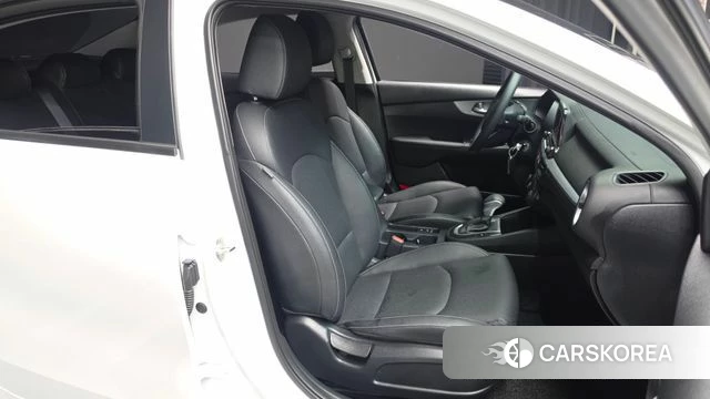 Kia The New K3 2nd generation 2022 Белый из Кореи, фото 3