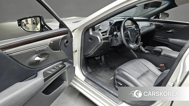 Lexus ES300h 7th generation 2019 Серебристо-серый из Кореи, фото 3