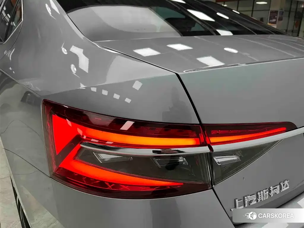 Skoda Superb 2024 Silver/gray из Китая, фото 3