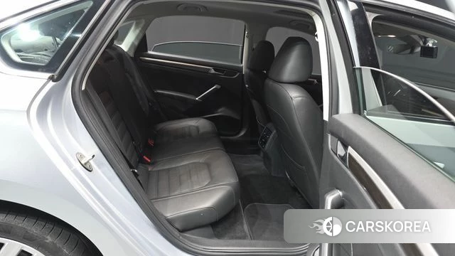 Volkswagen The New Passat 2018 Серебристо-серый из Кореи, фото 3