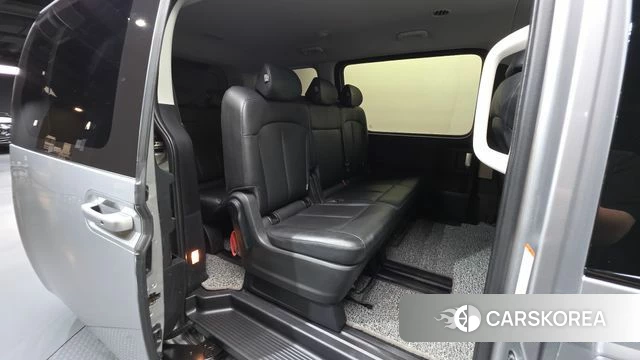 Hyundai Staria 2024 Серебристо-серый из Кореи, фото 3