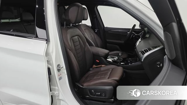 BMW X3 (G01) 2024 Белый из Кореи, фото 3