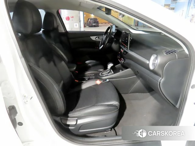 Kia The New K3 2nd generation 2022 Белый из Кореи, фото 3