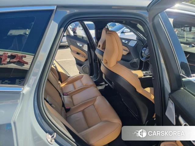 Volvo XC60 second Generation 2022 Песочный из Кореи, фото 3
