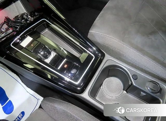 Volkswagen Golf 8th Generation 2023 Белый из Кореи, фото 3