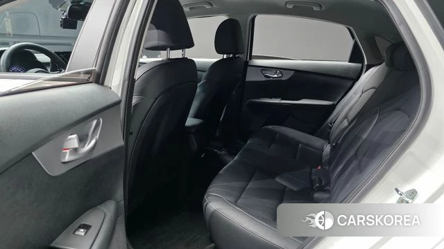 Kia The New K3 2nd generation 2022 Белый из Кореи, фото 3