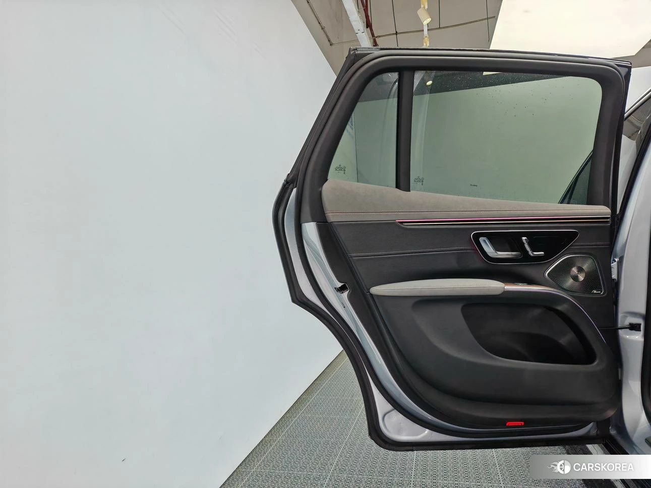 Mercedes-Benz EQS 2023 Серебристо-серый из Китая, фото 3