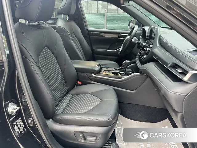 Toyota Crown 2023 Черный из Китая, фото 3