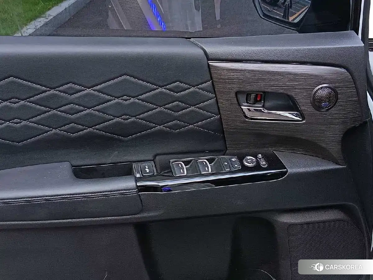 Honda Elysion 2023 Белый из Китая, фото 3