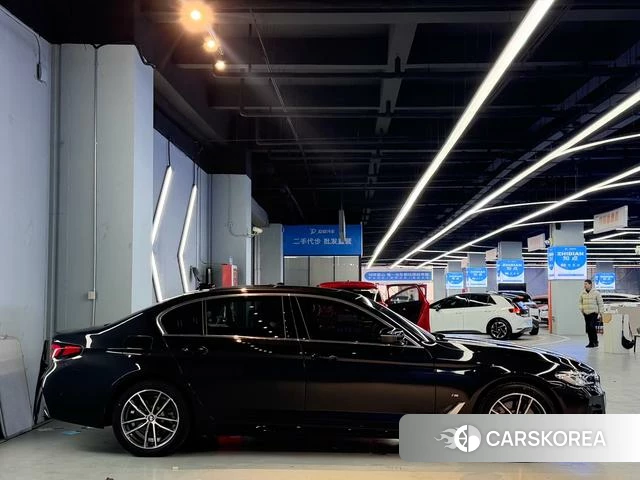 BMW 5 series PHEV 2021 Черный из Китая, фото 3