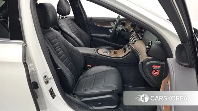 Mercedes-Benz E-Class W213 2023 Белый из Кореи, фото 3