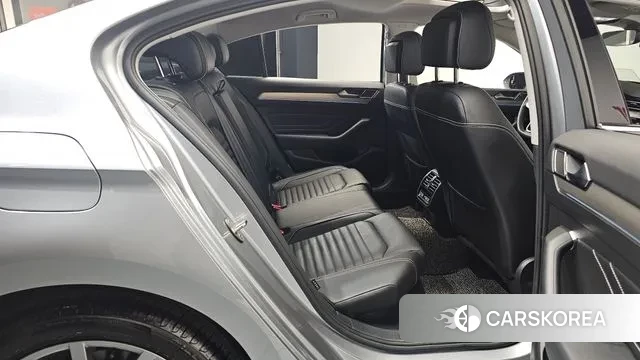 Volkswagen Passat GT (B8) 2021 Серебряный из Кореи, фото 3