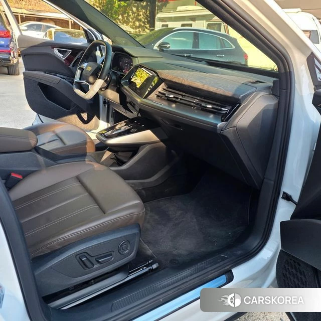 Audi Q4 e-Tron (F4) 2025 Белый из Кореи, фото 3