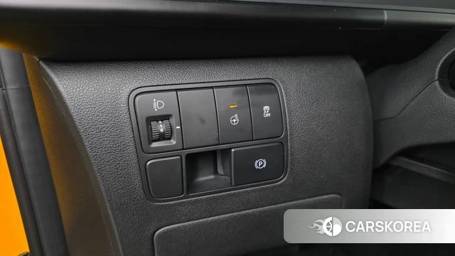 Hyundai Staria 2023 Желтый из Кореи, фото 3