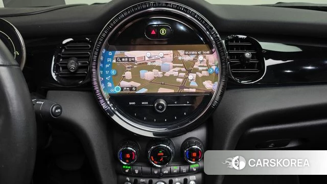Mini Cooper Convertible 2023 Серебристо-серый из Кореи, фото 3