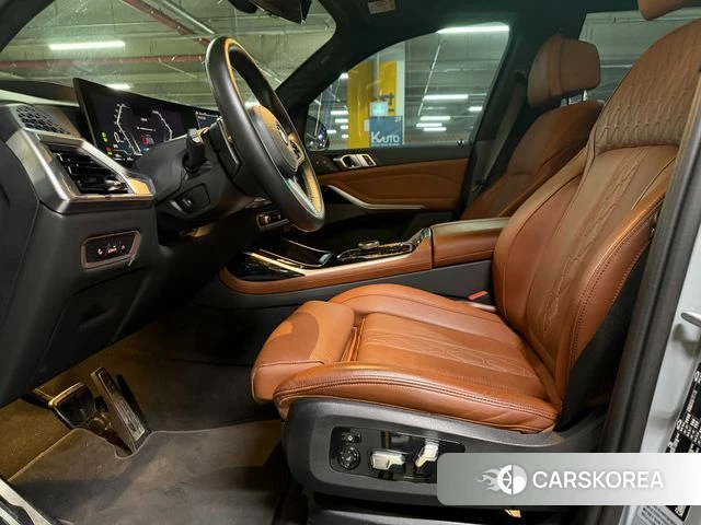 BMW X7 (G07) 2024 Серебристо-серый из Кореи, фото 3