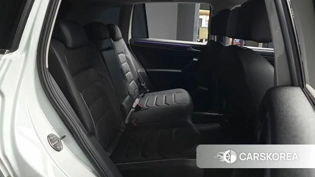 Volkswagen Tiguan second Generation 2024 Белый из Кореи, фото 3