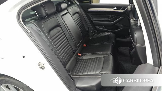 Volkswagen Passat GT (B8) 2021 Белый из Кореи, фото 3