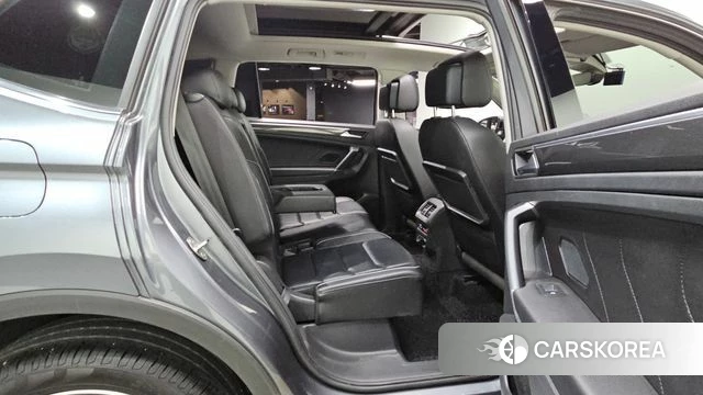 Volkswagen Tiguan Allspace 2020 Серебристо-серый из Кореи, фото 3