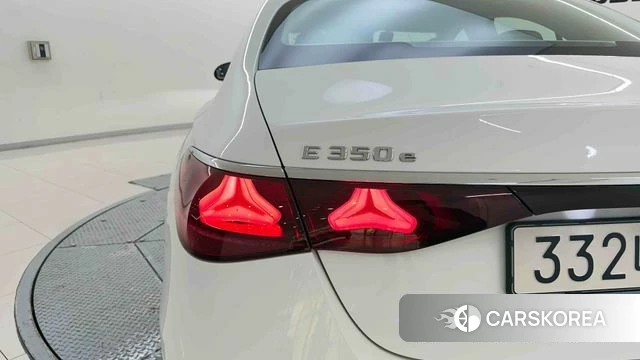 Mercedes-Benz E-Class W214 2026 Белый из Кореи, фото 3