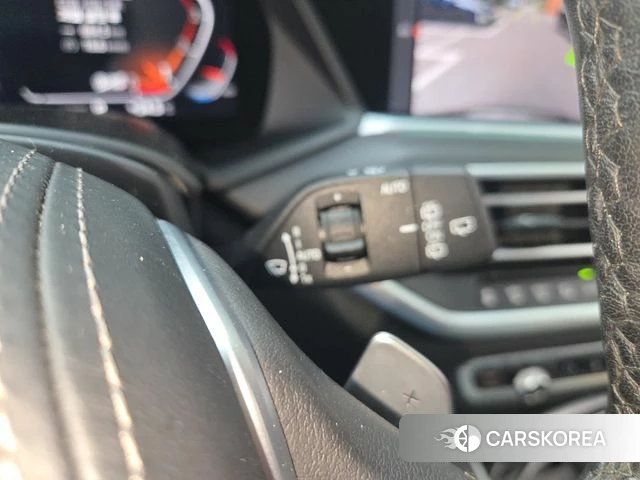 BMW X7 (G07) 2021 Светло-зеленый из Кореи, фото 3