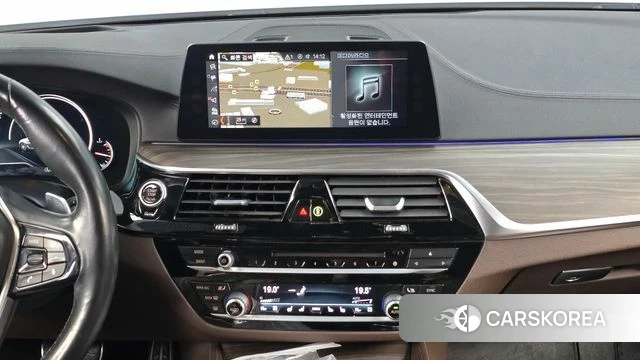 BMW 5 Series (G30) 2018 Белый из Кореи, фото 3