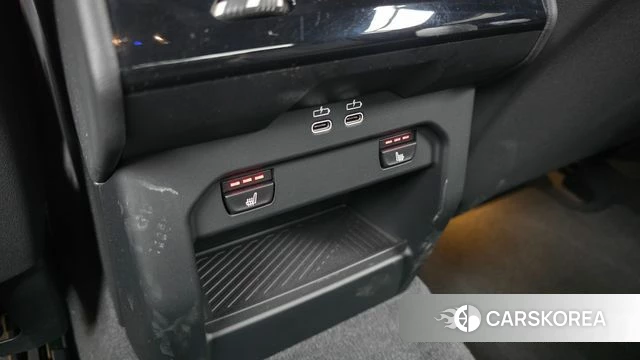BMW 5 Series (G60) 2024 Цвет галактики из Кореи, фото 3
